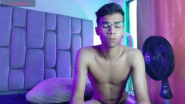 Desire4Duo online show from April 2026 12:29:02 PM