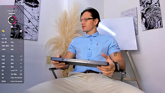 Snapshot of Justin_valverde chatting on November 2025 02:56:01 AM Justin valverde online show from November 2025 02:56:01 AM