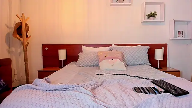 Snapshot of Cat__Moon__ chatting on November 2025 09:02:01 PM Cat Moon online show from November 2025 09:02:01 PM