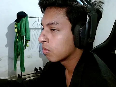 Snapshot of Collucci chatting on December 2025 02:51:02 AM Collucci online show from December 2025 02:51:02 AM