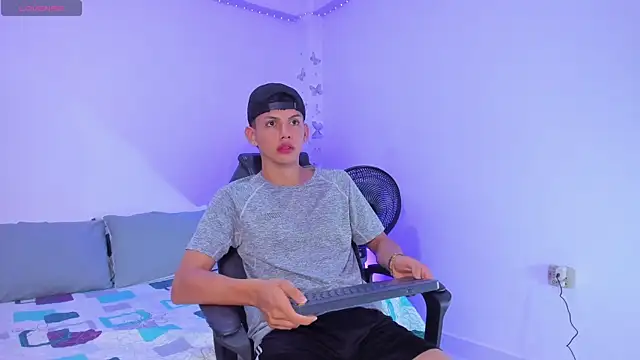 Snapshot of Axel_Cody_ chatting on October 2025 11:42:01 AM Axel Cody online show from October 2025 11:42:01 AM