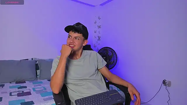 Snapshot of Axel_Cody_ chatting on October 2025 12:00:02 PM Axel Cody online show from October 2025 12:00:02 PM