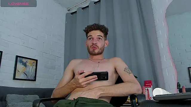 MATEO HUNTER online show from December 2025 05:25:01 AM