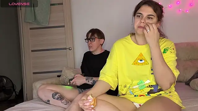 live sexy online show from April 2026 07:09:01 PM
