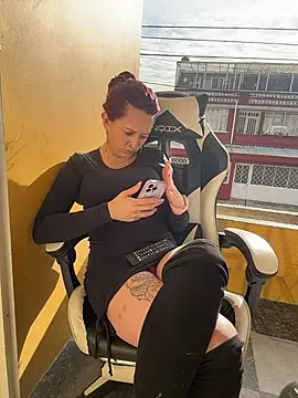 Snapshot of Zoe_fire chatting on November 2025 12:27:01 PM Zoe fire online show from November 2025 12:27:01 PM