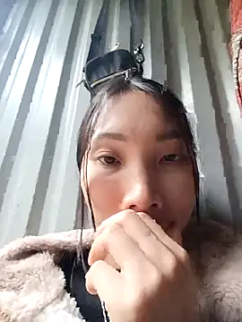 Snapshot of -Kem-01 chatting on November 2025 12:43:01 AM -Kem-01 online show from November 2025 12:43:01 AM