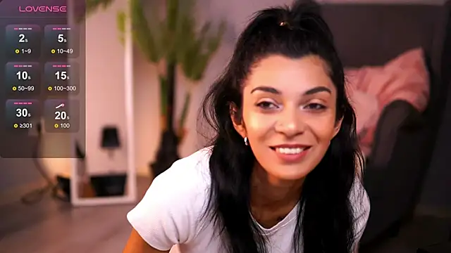 Snapshot of ReneeVoss chatting on October 2025 04:38:01 AM ReneeVoss online show from October 2025 04:38:01 AM