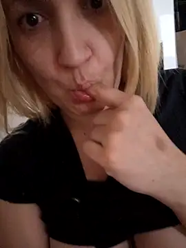 Snapshot of Nicolle_Amor chatting on October 2025 06:36:02 AM Nicolle Amor online show from October 2025 06:36:02 AM