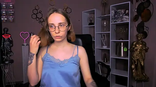 Snapshot of evalora_vei chatting on November 2025 04:29:01 PM evalora vei online show from November 2025 04:29:01 PM