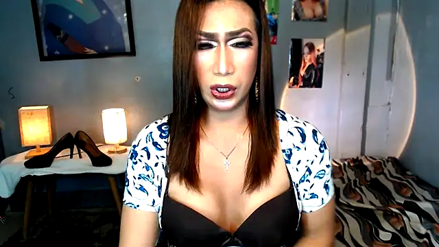 Snapshot of littleredbunny27 chatting on April 2026 09:04:01 AM littleredbunny27 online show from April 2026 09:04:01 AM