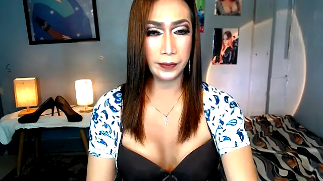 Snapshot of littleredbunny27 chatting on May 2026 08:15:01 PM littleredbunny27 online show from May 2026 08:15:01 PM