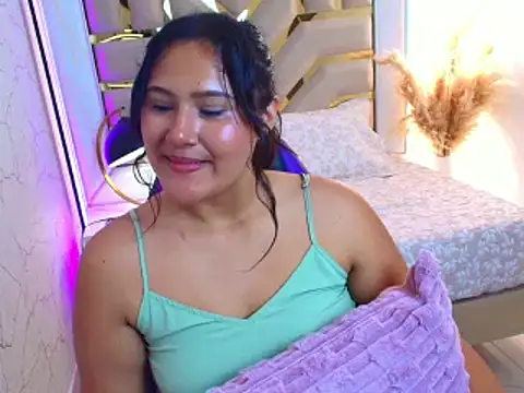 luna jonezz online show from October 2025 01:56:02 PM