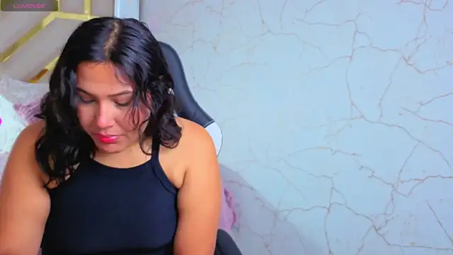 luna jonezz online show from November 2025 11:10:02 AM