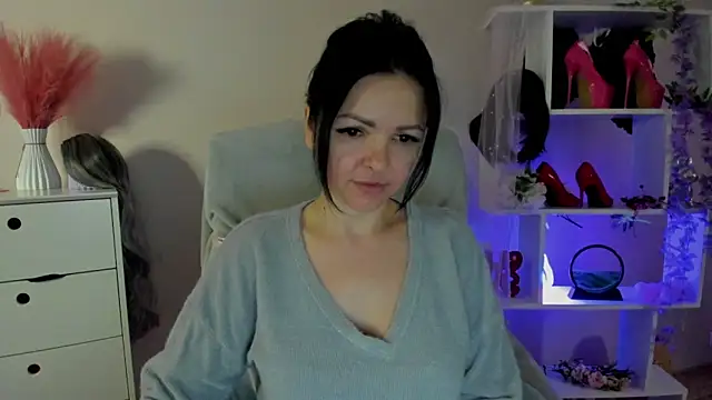 Mollybloom40 online show from April 2026 05:30:01 PM