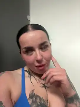 lucycoxxoxo online show from May 2026 11:23:04 PM