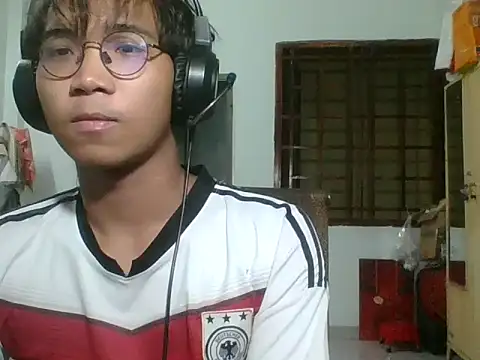 kave2033 online show from October 2025 03:35:02 PM