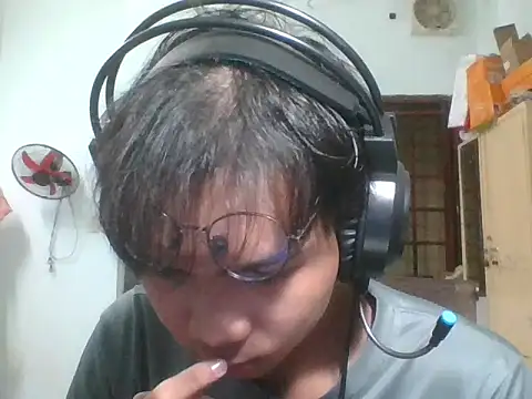 kave2033 online show from November 2025 03:28:02 PM