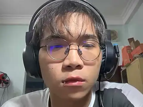 kave2033 online show from November 2025 03:37:02 PM