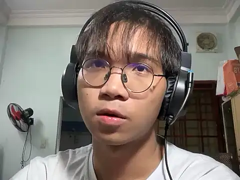 kave2033 online show from December 2025 03:21:02 PM