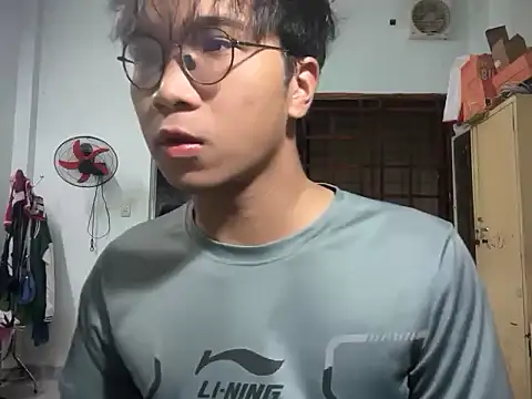 kave2033 online show from December 2025 03:28:02 PM