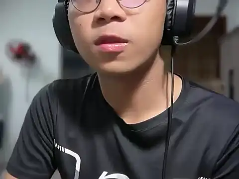 kave2033 online show from February 2026 03:07:01 PM