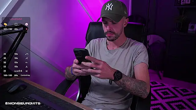 Snapshot of monsieurguitsxxx chatting on November 2025 06:17:01 PM monsieurguitsxxx online show from November 2025 06:17:01 PM