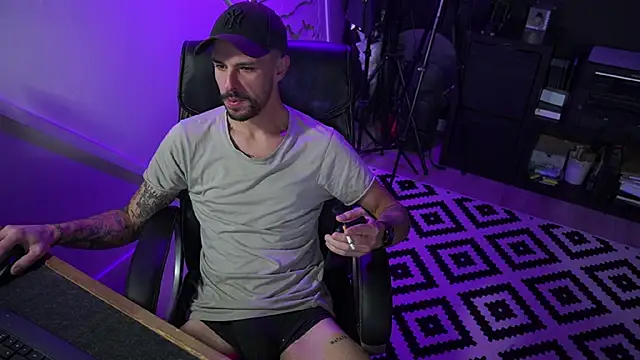 Snapshot of monsieurguitsxxx chatting on November 2025 01:11:01 PM monsieurguitsxxx online show from November 2025 01:11:01 PM