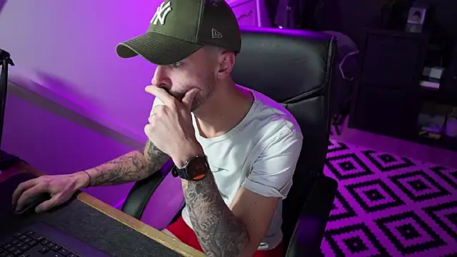 Snapshot of monsieurguitsxxx chatting on December 2025 02:26:01 PM monsieurguitsxxx online show from December 2025 02:26:01 PM