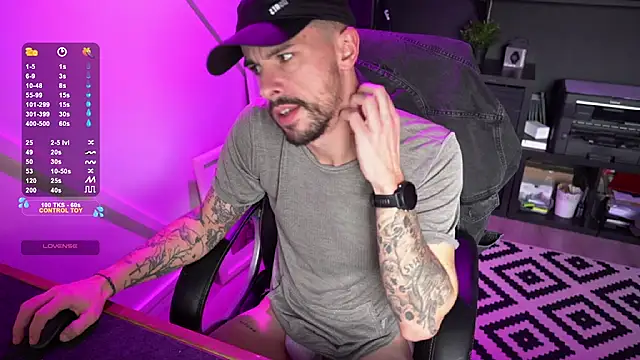 Snapshot of monsieurguitsxxx chatting on December 2025 01:27:02 PM monsieurguitsxxx online show from December 2025 01:27:02 PM