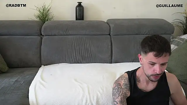 monsieurguitsxxx online show from May 2026 01:05:02 PM