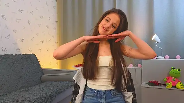 Snapshot of JohannaCharlon chatting on October 2025 01:07:02 PM JohannaCharlon online show from October 2025 01:07:02 PM