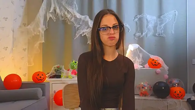 Snapshot of JohannaCharlon chatting on October 2025 01:03:02 PM JohannaCharlon online show from October 2025 01:03:02 PM