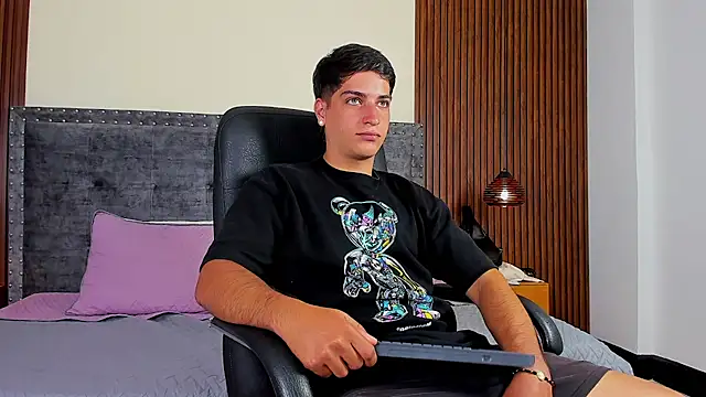 Snapshot of Apolo_moon18 chatting on October 2025 08:53:02 PM Apolo moon18 online show from October 2025 08:53:02 PM