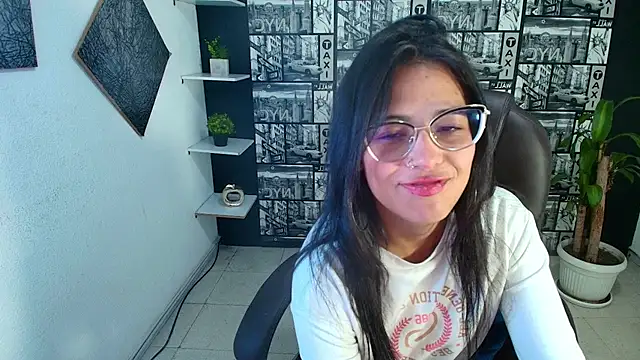 Snapshot of Sub_Scarlett chatting on November 2025 11:38:02 AM Sub Scarlett online show from November 2025 11:38:02 AM