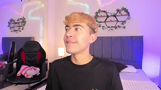 Snapshot of JustinCastiblanco chatting on October 2025 11:32:02 AM JustinCastiblanco online show from October 2025 11:32:02 AM