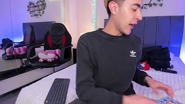 Snapshot of JustinCastiblanco chatting on October 2025 11:20:02 AM JustinCastiblanco online show from October 2025 11:20:02 AM