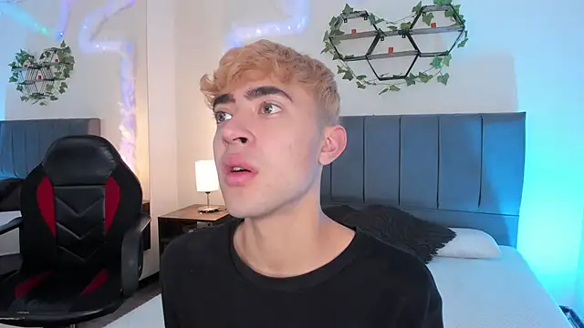 Snapshot of JustinCastiblanco chatting on October 2025 11:33:02 AM JustinCastiblanco online show from October 2025 11:33:02 AM