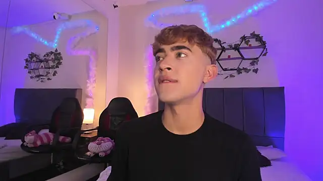 Snapshot of JustinCastiblanco chatting on November 2025 11:38:02 AM JustinCastiblanco online show from November 2025 11:38:02 AM