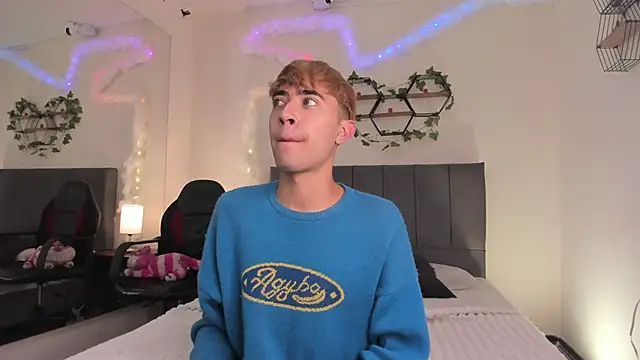 Snapshot of JustinCastiblanco chatting on November 2025 11:20:02 AM JustinCastiblanco online show from November 2025 11:20:02 AM