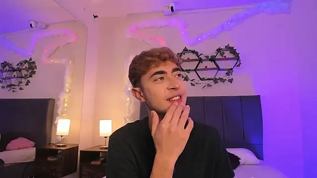 Snapshot of JustinCastiblanco chatting on November 2025 11:53:02 AM JustinCastiblanco online show from November 2025 11:53:02 AM