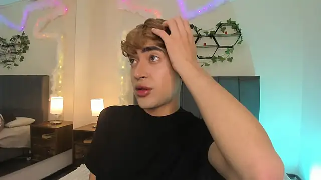 Snapshot of JustinCastiblanco chatting on November 2025 11:21:02 AM JustinCastiblanco online show from November 2025 11:21:02 AM