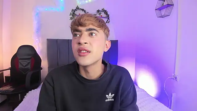 Snapshot of JustinCastiblanco chatting on November 2025 11:33:02 AM JustinCastiblanco online show from November 2025 11:33:02 AM