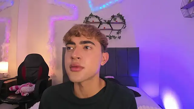 Snapshot of JustinCastiblanco chatting on December 2025 11:30:02 AM JustinCastiblanco online show from December 2025 11:30:02 AM