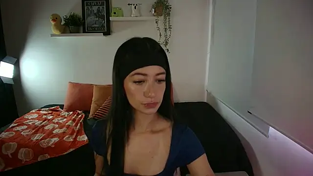 Snapshot of _TiniWild chatting on November 2025 12:15:02 PM TiniWild online show from November 2025 12:15:02 PM