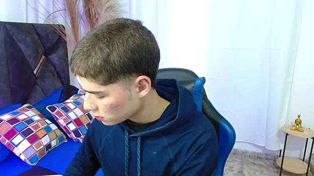 Snapshot of Mattass18 chatting on November 2025 01:45:01 PM Mattass18 online show from November 2025 01:45:01 PM