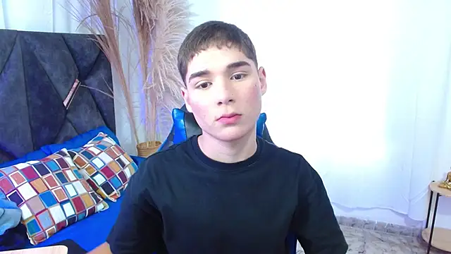 Snapshot of Mattass18 chatting on November 2025 01:33:02 PM Mattass18 online show from November 2025 01:33:02 PM