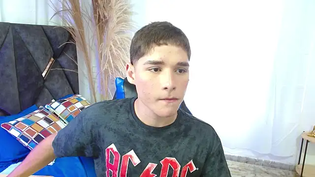 Snapshot of Mattass18 chatting on November 2025 04:39:01 PM Mattass18 online show from November 2025 04:39:01 PM