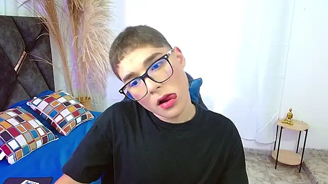 Snapshot of Mattass18 chatting on November 2025 02:02:01 PM Mattass18 online show from November 2025 02:02:01 PM