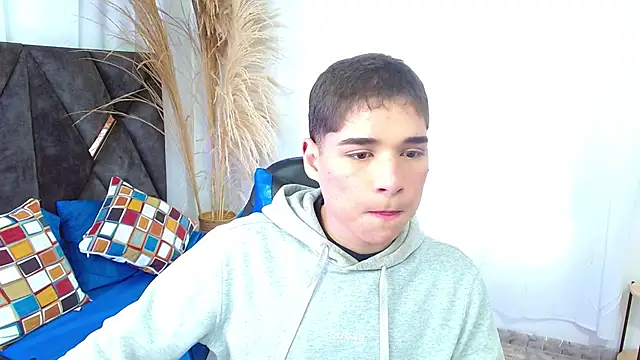 Snapshot of Mattass18 chatting on December 2025 01:42:01 PM Mattass18 online show from December 2025 01:42:01 PM