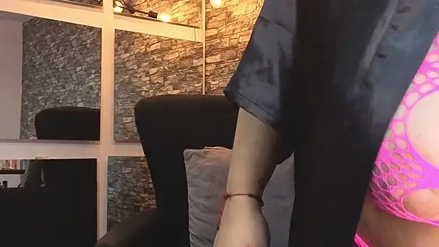 Snapshot of TokyoSky chatting on November 2025 08:32:01 PM TokyoSky online show from November 2025 08:32:01 PM